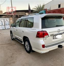 تۆیۆتا لاند کروزەر